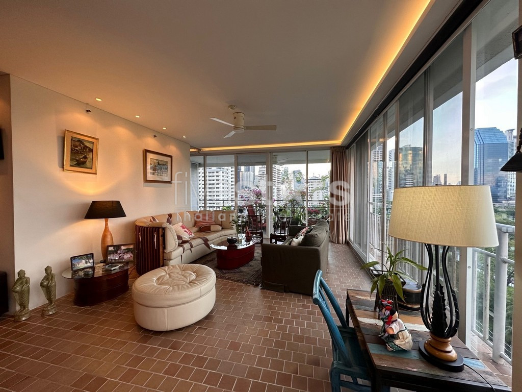 2-bedroom spacious and quiet condo for sale close to BTS Nana, photo 4