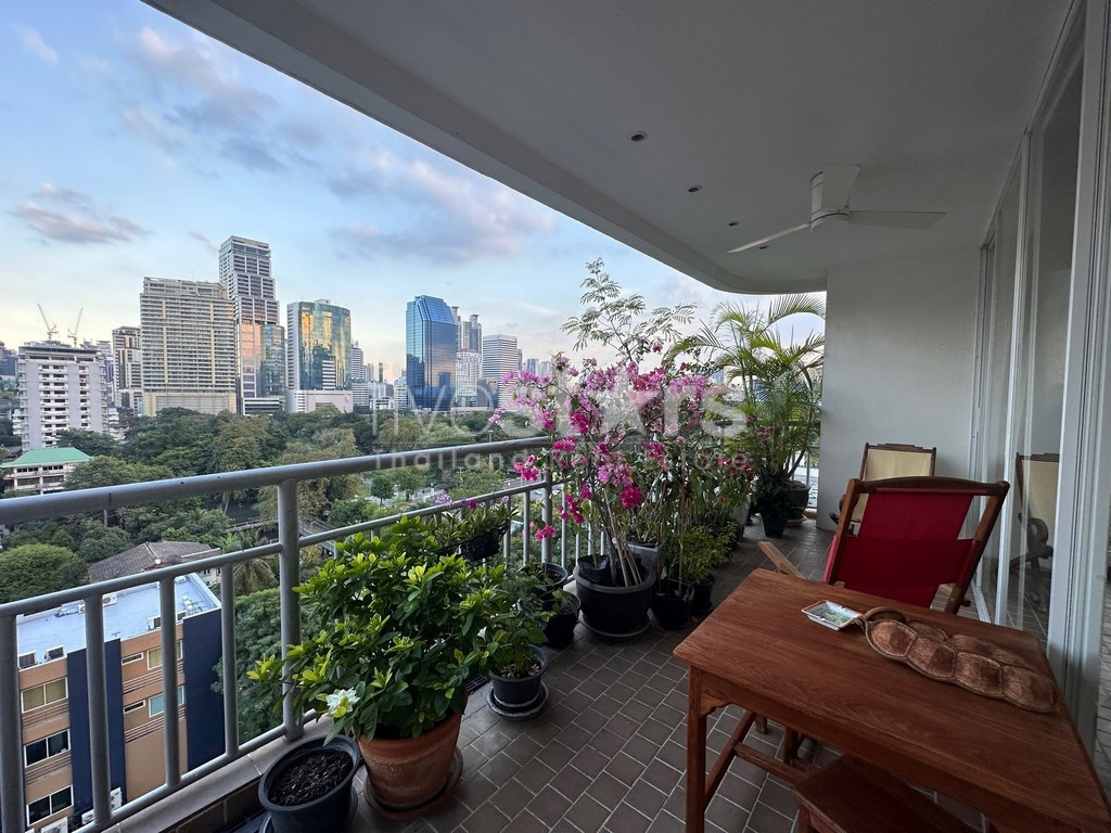 2-bedroom spacious and quiet condo for sale close to BTS Nana, photo 3