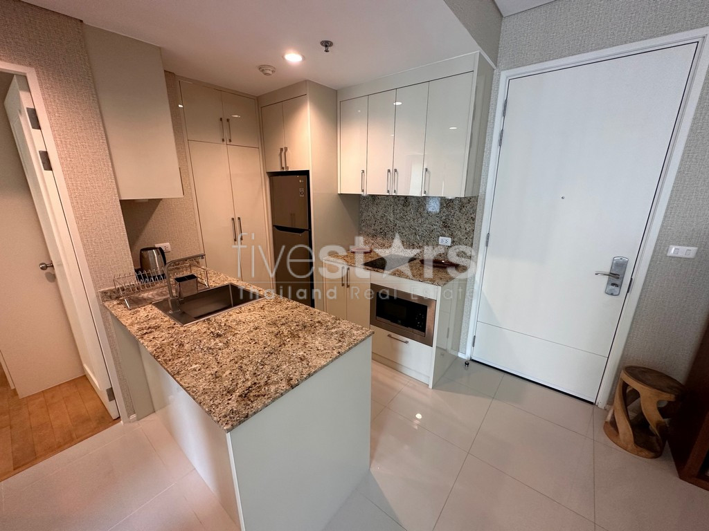 Appartement d'une chambre haut en étage à vendre proche MRT Petchaburi, photo 7