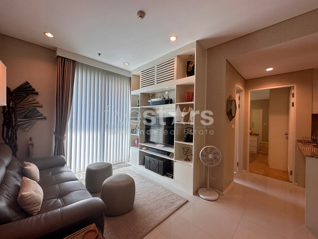 Appartement d'une chambre haut en étage à vendre proche MRT Petchaburi