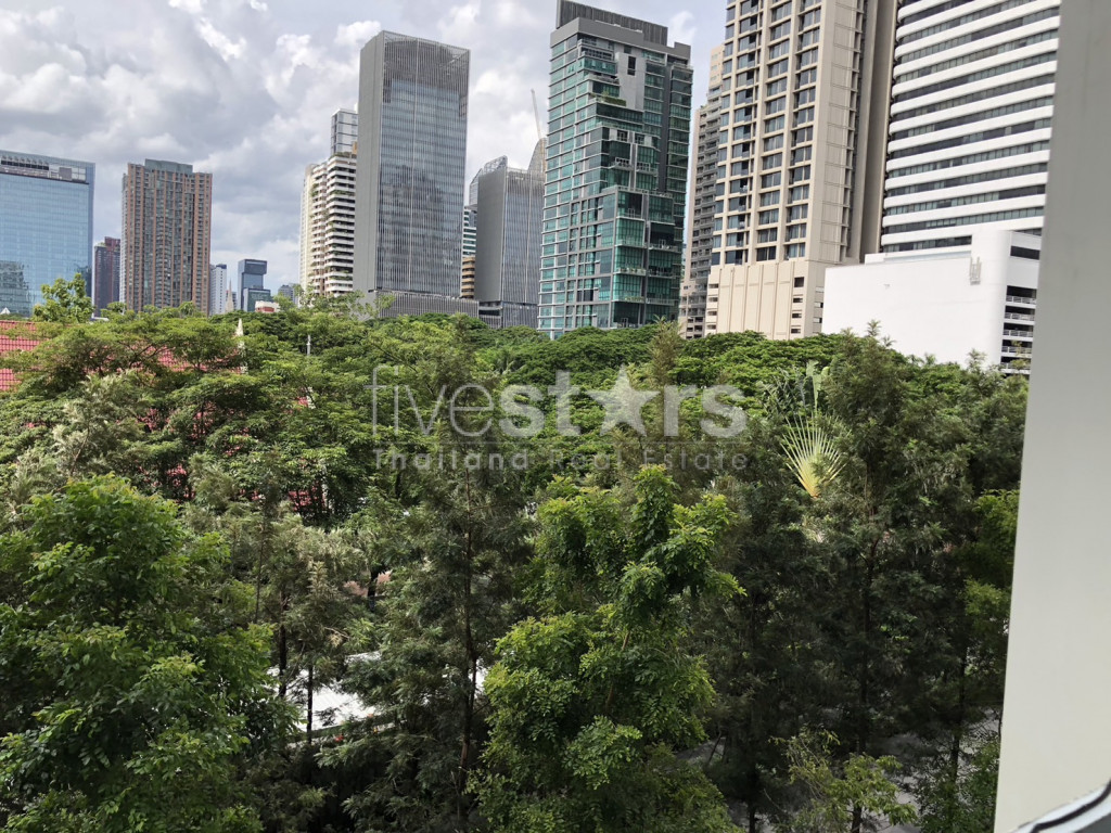 Condo 2 chambres à louer sur Asoke