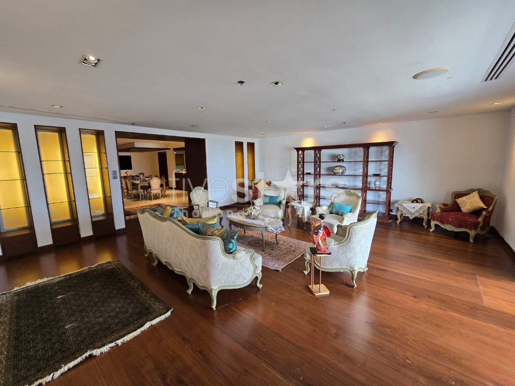 Condo spacieux de 3 chambres à louer sur Nana à Phetchaburi