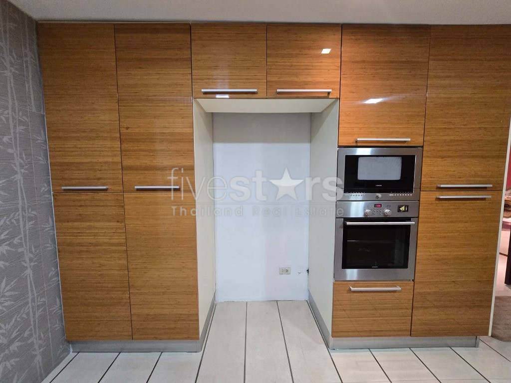 Condo spacieux de 3 chambres à louer sur Nana à Phetchaburi, photo 9