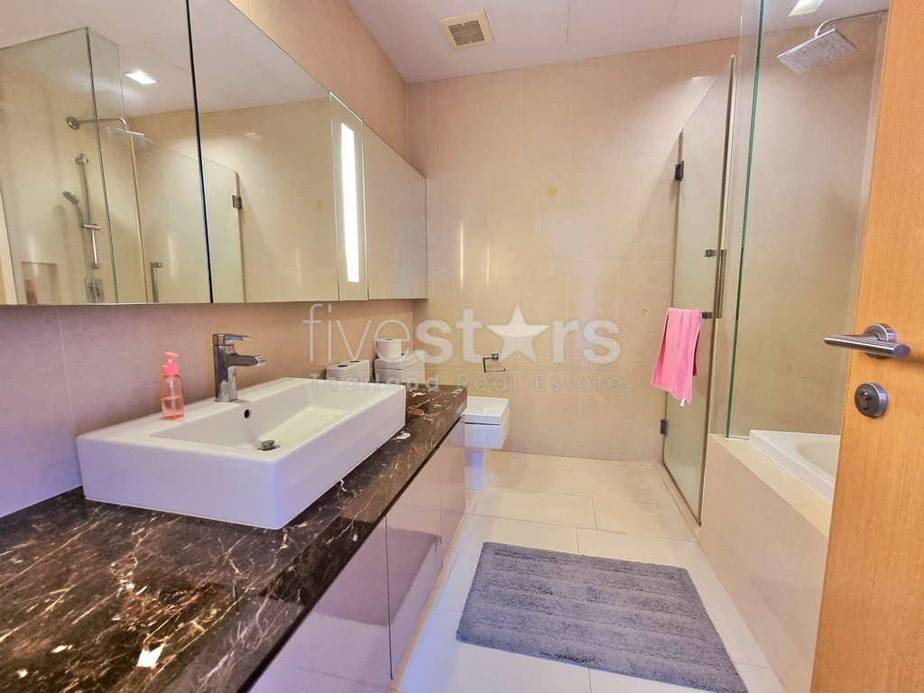 2-bedroom high end condo for sale close to BTS Nana, photo 15