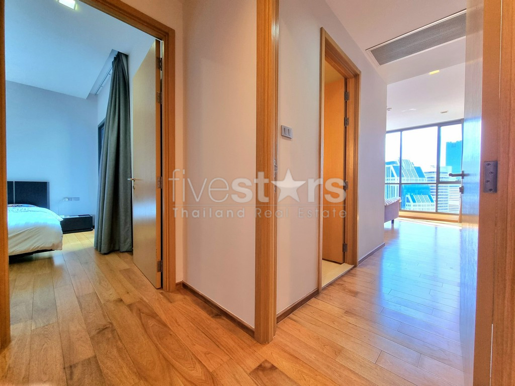 2-bedroom high end condo for sale close to BTS Nana, photo 9