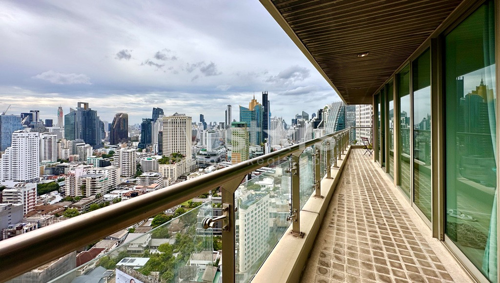 3 bedrooms condo for sale on Asoke road, photo 2