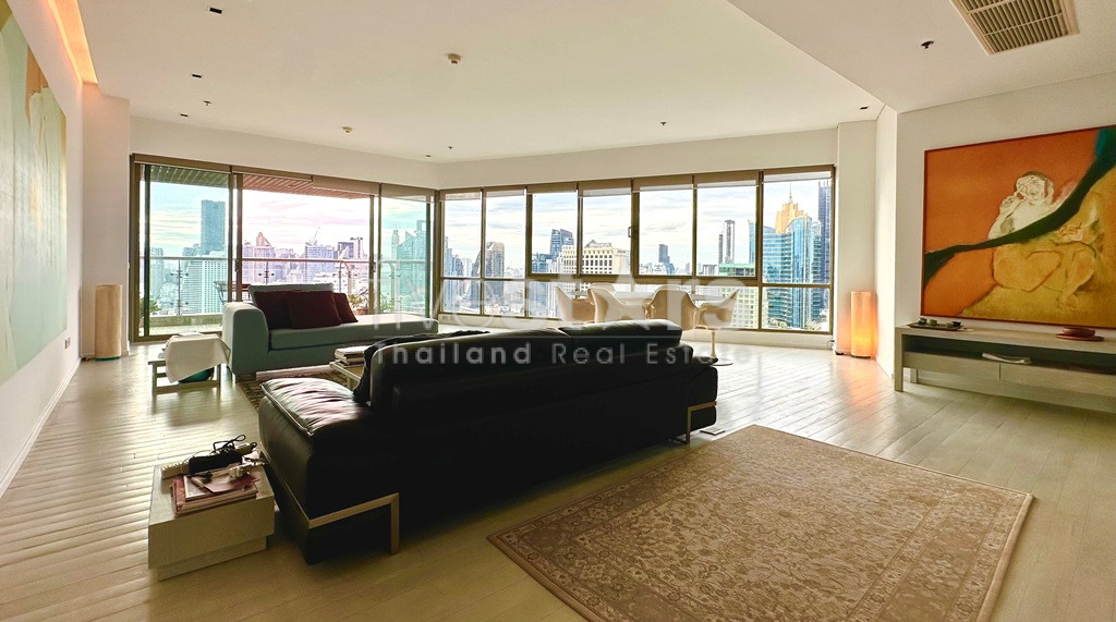 3 bedrooms condo for sale on Asoke road