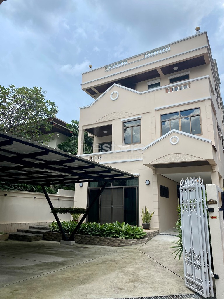 House 5 bedrooms for rent near BTS Nana and Ploenchit