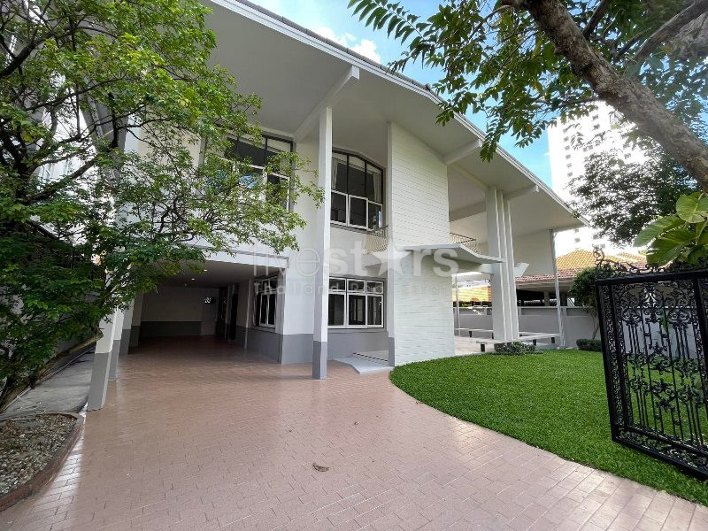 Maison individuelle 4 chambres à louer sur Nana