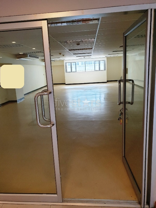 Bureaux à louer à Sukhumvit près du BTS Nana, photo 3