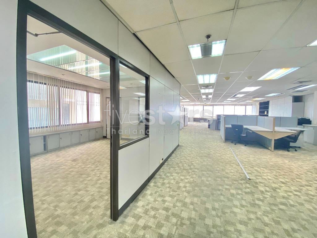 Espace de co-working à louer situé à la station BTS Asoke
