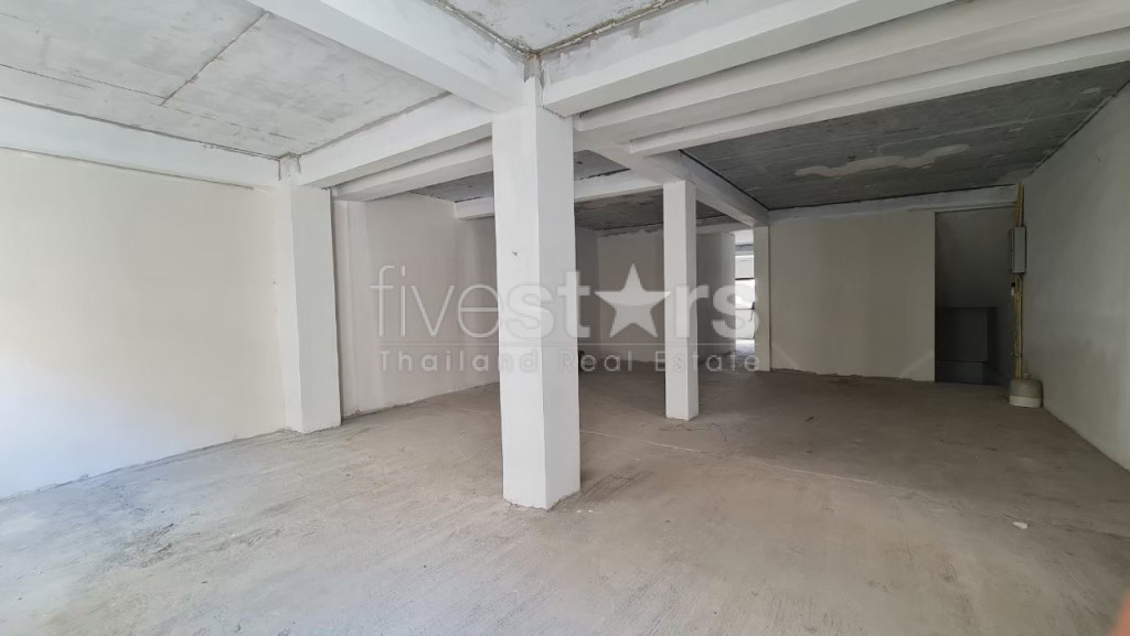 Immeuble Commercial avec toit à louer sur Nana, photo 3