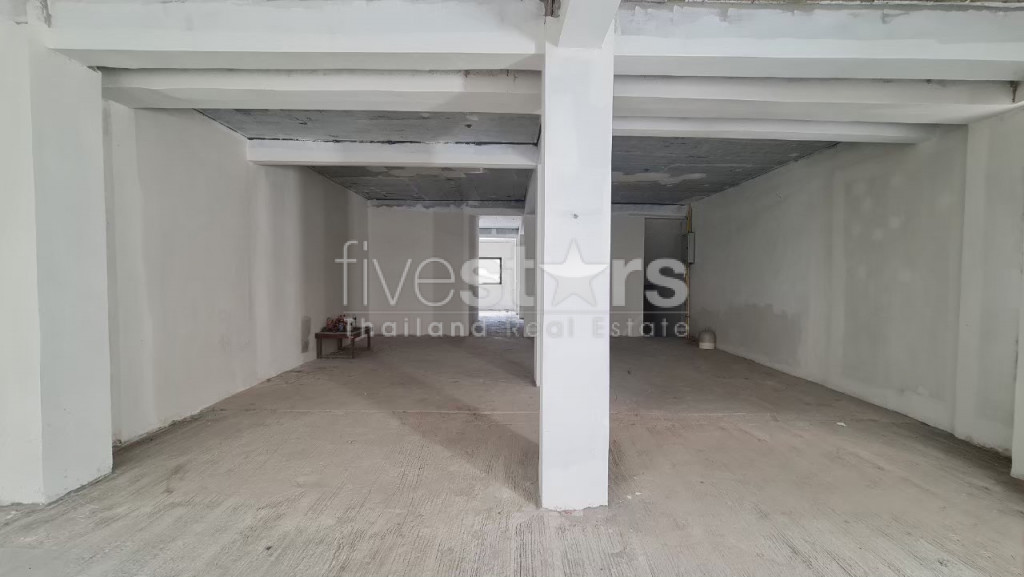 Immeuble Commercial avec toit à louer sur Nana, photo 6