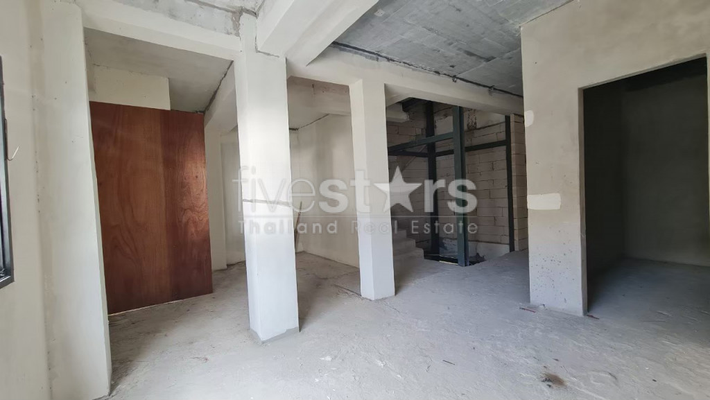 Immeuble Commercial avec toit à louer sur Nana, photo 8