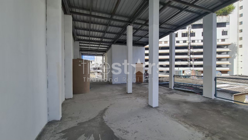 Immeuble Commercial avec toit à louer sur Nana, photo 7