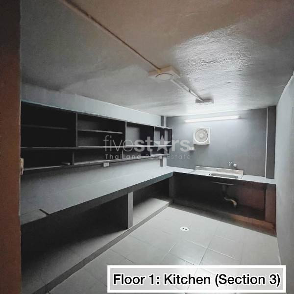 Maison de ville de 3 étages à louer près de la station Asoke BTS, photo 4