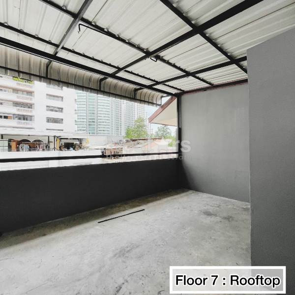Maison de ville de 3 étages à louer près de la station Asoke BTS, photo 3