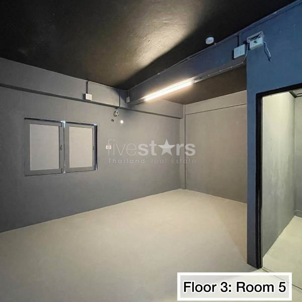 Maison de ville de 3 étages à louer près de la station Asoke BTS, photo 5