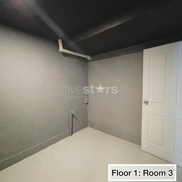 Maison de ville de 3 étages à louer près de la station Asoke BTS, photo 8