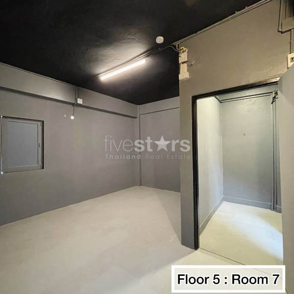 Maison de ville de 3 étages à louer près de la station Asoke BTS, photo 9