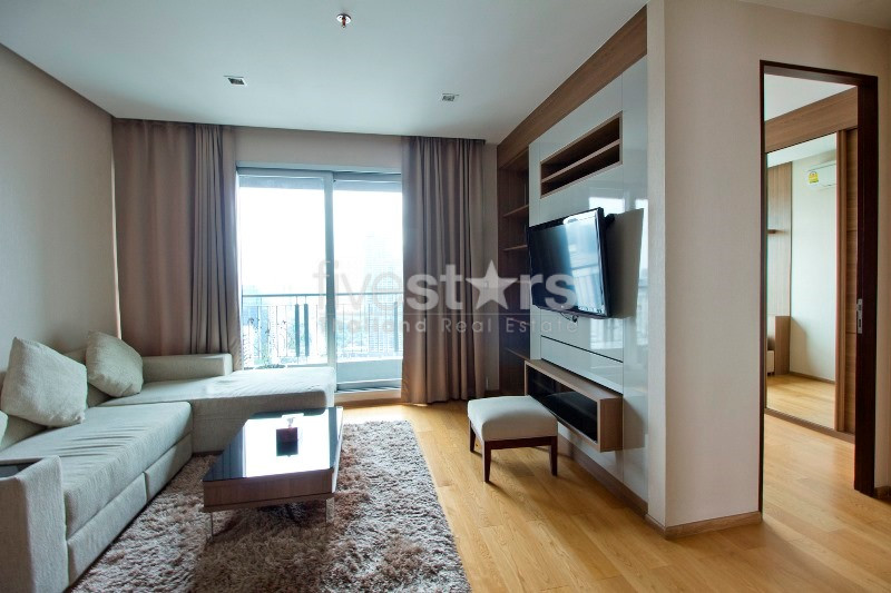 Condo moderne de 2 chambres surélevé à Asoke, photo 2