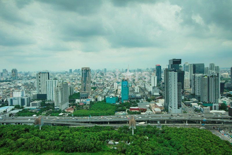 Condo moderne de 2 chambres surélevé à Asoke, photo 16