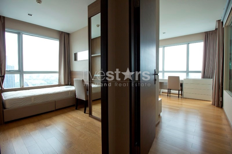 Condo moderne de 2 chambres surélevé à Asoke, photo 7