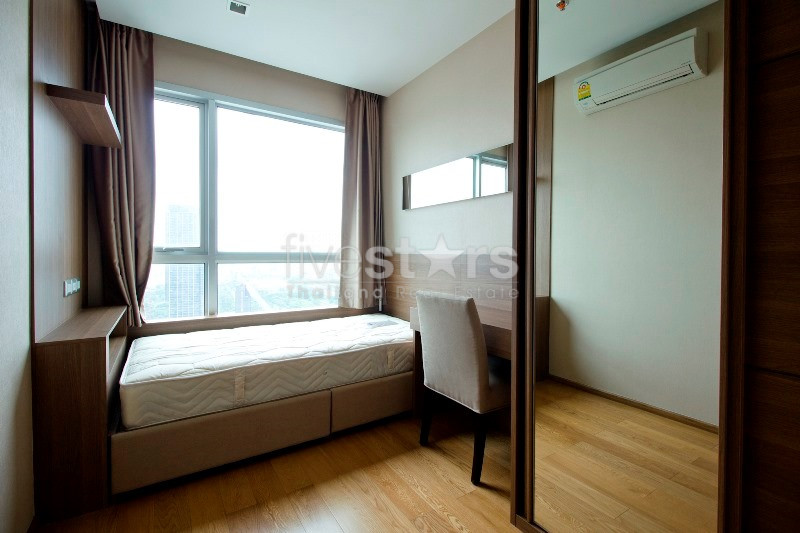 Condo moderne de 2 chambres surélevé à Asoke, photo 8