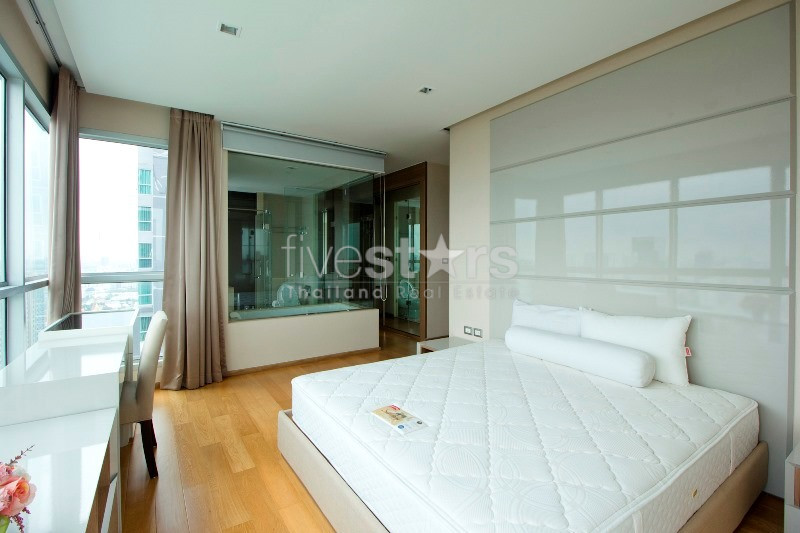 Condo moderne de 2 chambres surélevé à Asoke, photo 10