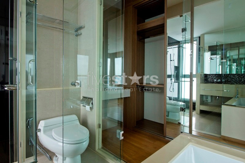 Condo moderne de 2 chambres surélevé à Asoke, photo 15