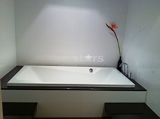 Spacious 2 bedroom condo for rent close to BTS Asoke and shopping mall (will available on 18 DEC), photo 9