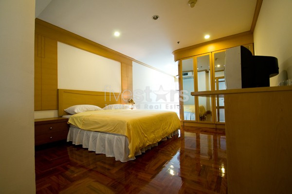 4 bedroom apartment for rent on Asoke, photo 2
