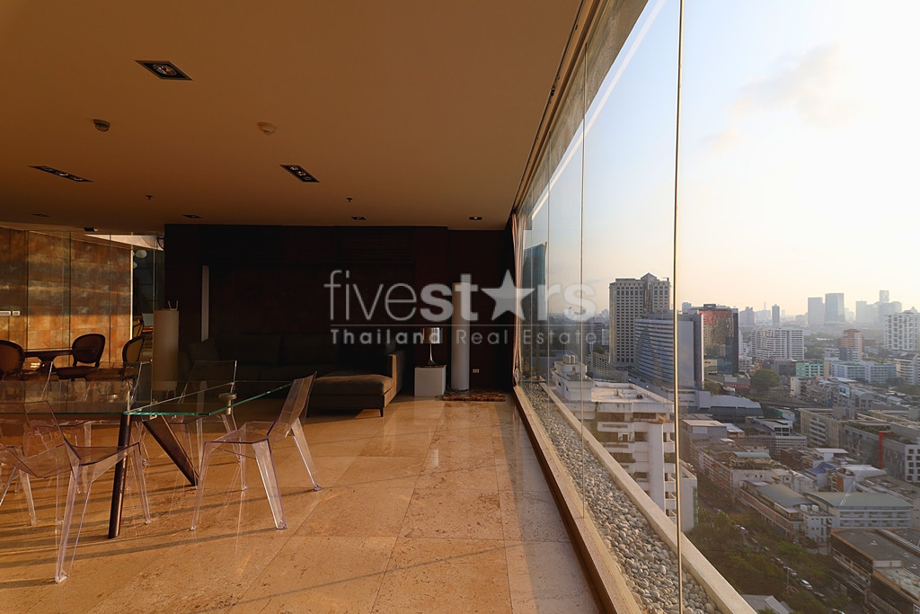 Penthouse de 4 chambres avec piscine privative proche BTS Asoke