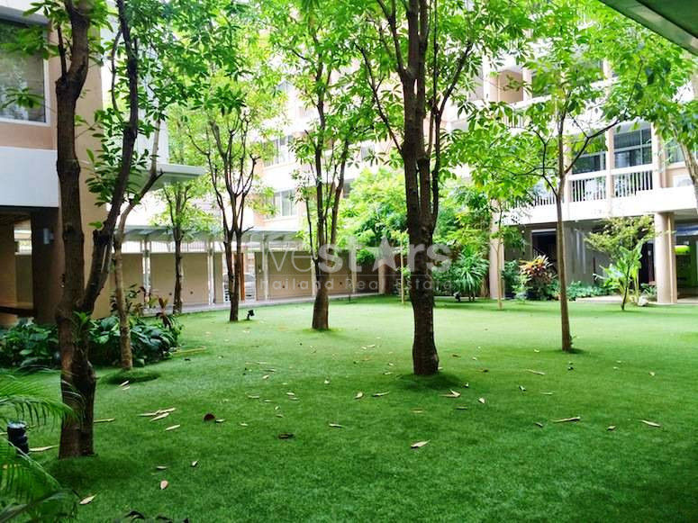 3 bedroom apartment for rent close to Asoke BTS station.