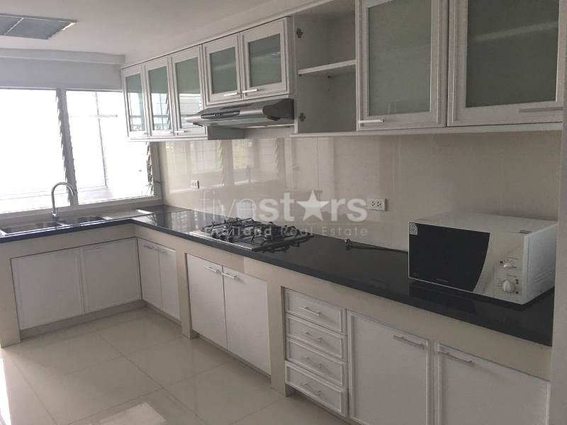 Grand appartement de 3 chambres proche du BTS Asoke, photo 17