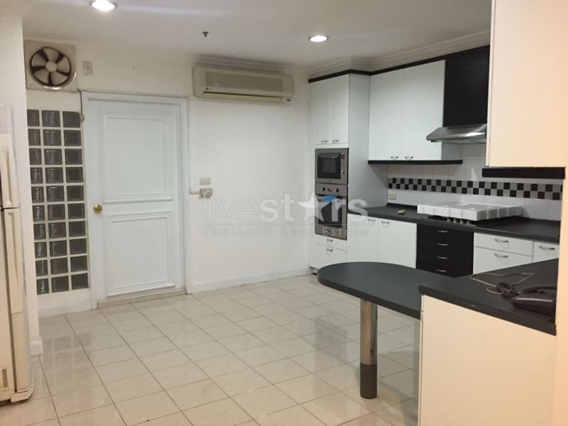 Spacious 3 bedrooms condo for sale walking distance to BTS Nana, photo 5