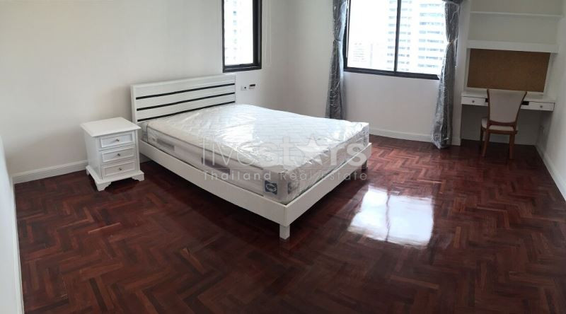 Spacious 3 bedrooms condo for sale walking distance to BTS Nana, photo 4