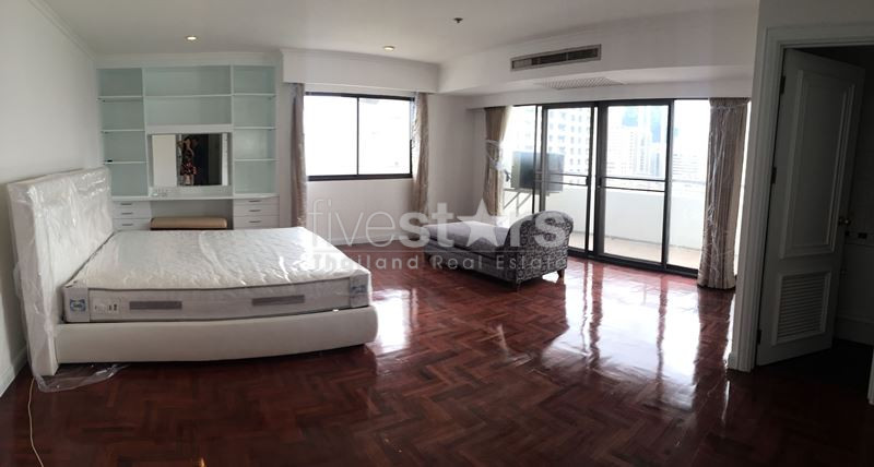 Spacious 3 bedrooms condo for sale walking distance to BTS Nana, photo 3