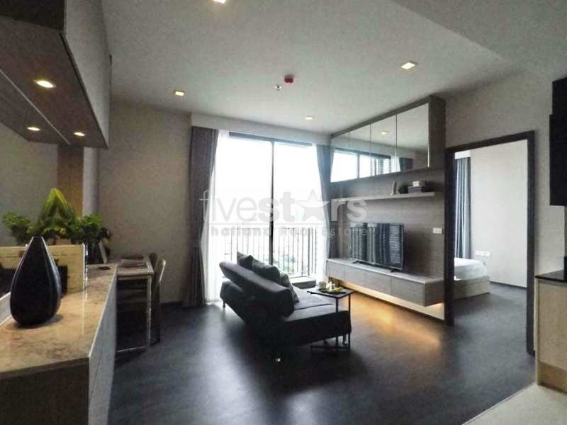 High floor unit 1 bedroom condo for rent near BTS Asoke