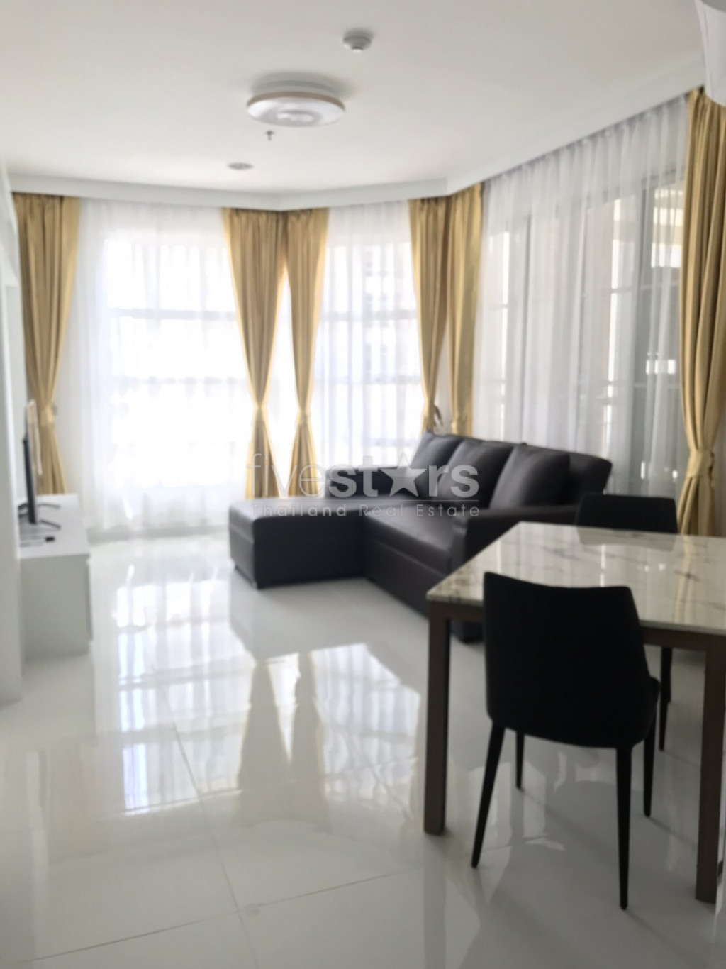 Newly renovated 2 bedrooms condo for rent near BTS Asoke