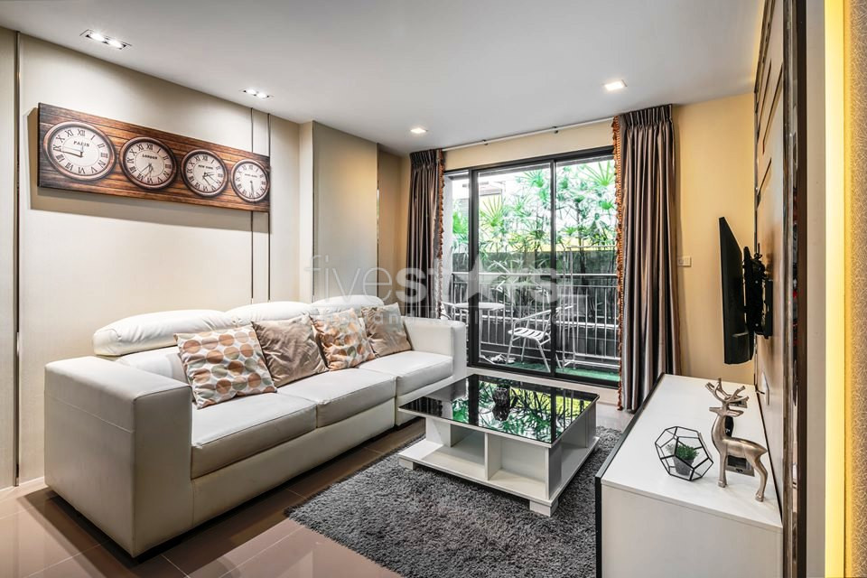 Large 1 bedroom condo for rent near BTS Asoke