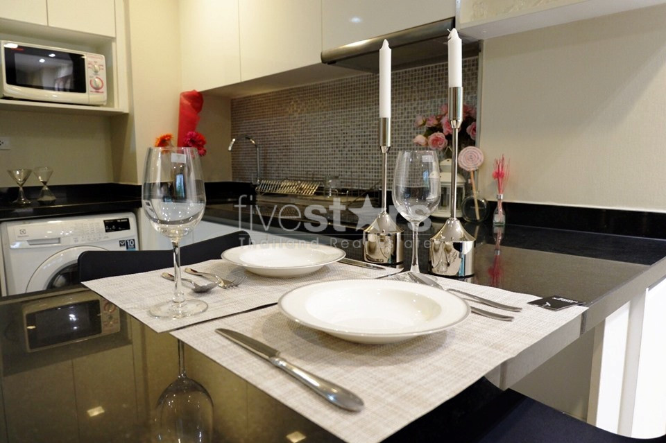 Large 1 bedroom condo for rent near BTS Asoke, photo 5