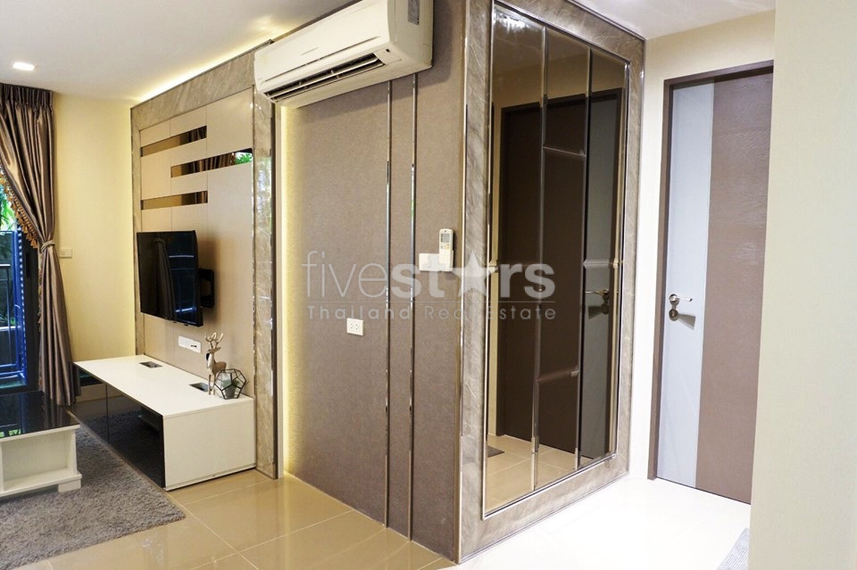 Large 1 bedroom condo for rent near BTS Asoke, photo 9