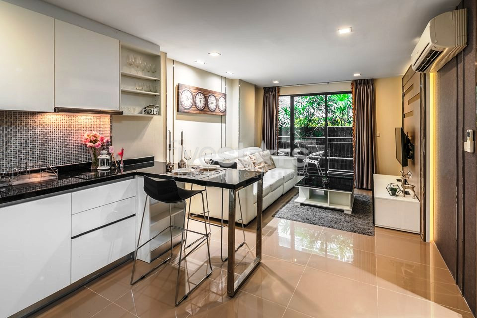Large 1 bedroom condo for rent near BTS Asoke, photo 3