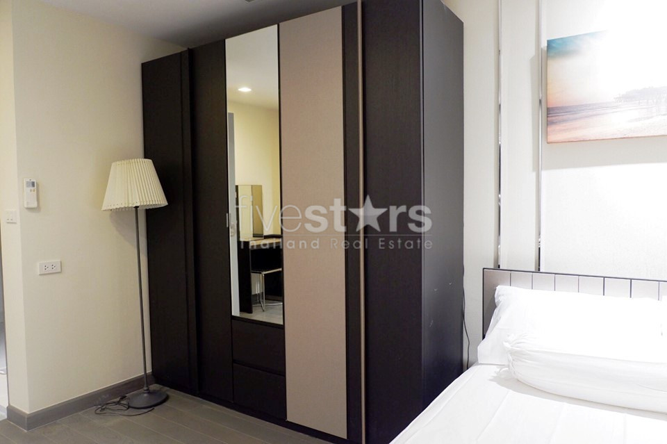 Large 1 bedroom condo for rent near BTS Asoke, photo 10