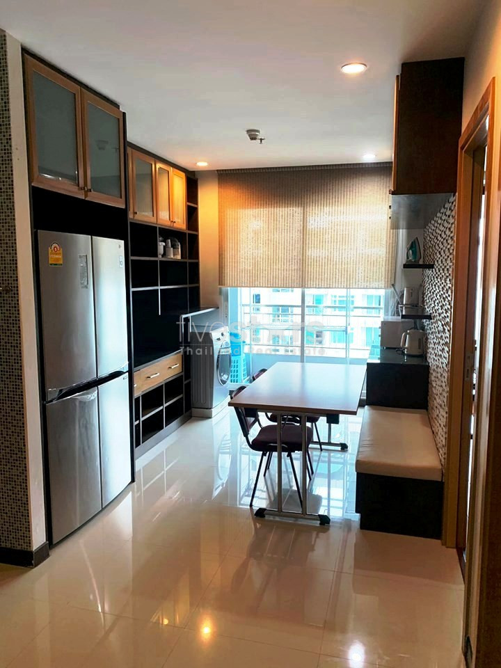 3 bedrooms condo for rent on Petchaburi road near BTS Nana