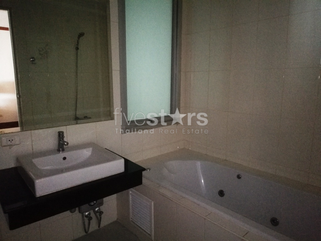 Duplex 2 bedrooms condo for sale in Asoke, photo 20