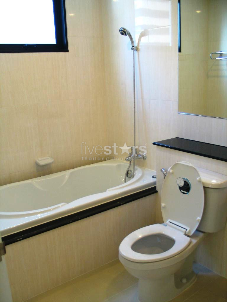 Large 2 bedrooms condo for rent in Asoke, photo 7