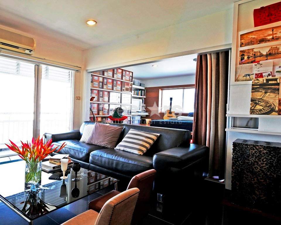 Modern 2 bedrooms condo for rent in Asoke