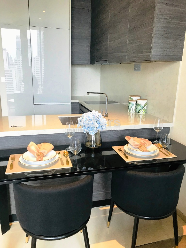 Appartement neuf de 2 chambres à louer à Asoke
